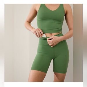Athleta Transcend 7” Shorts in Green